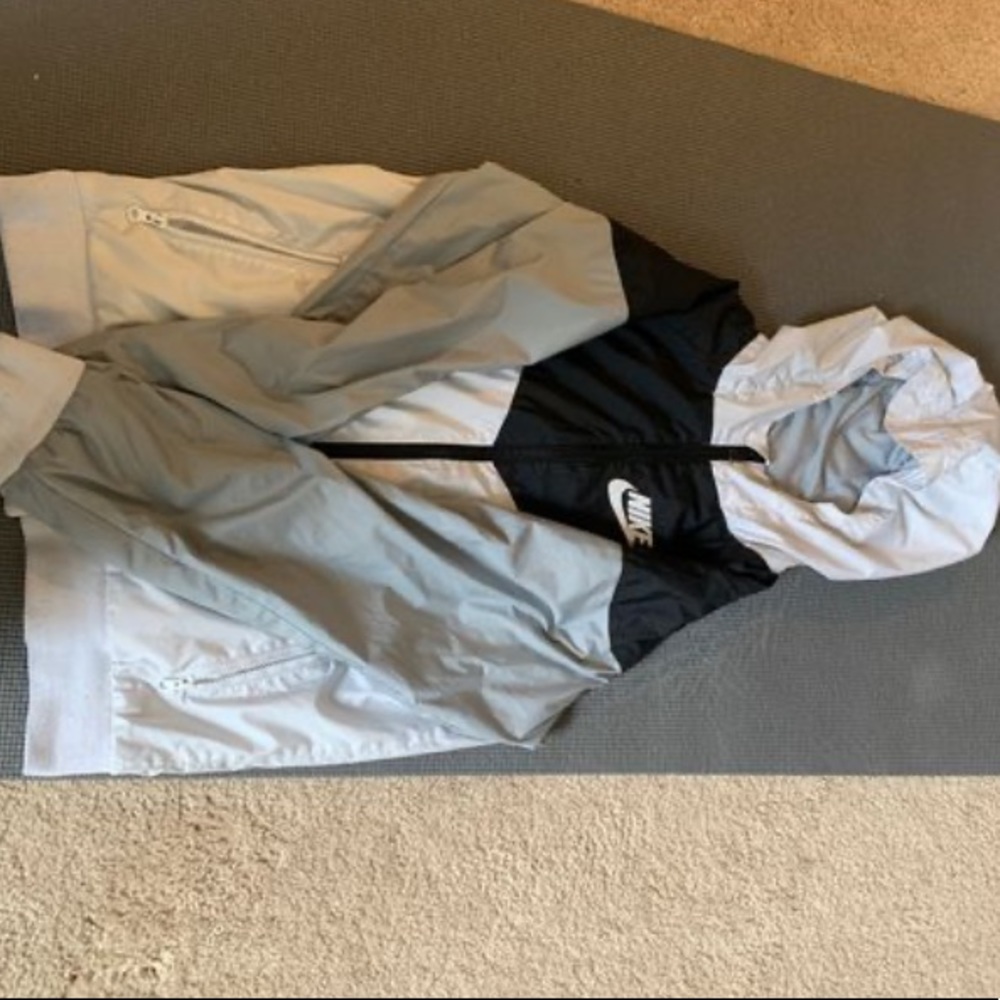 Nike Windbreaker Kid’s Medium
